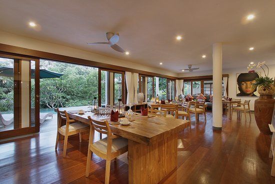 D'Legon Restaurant
