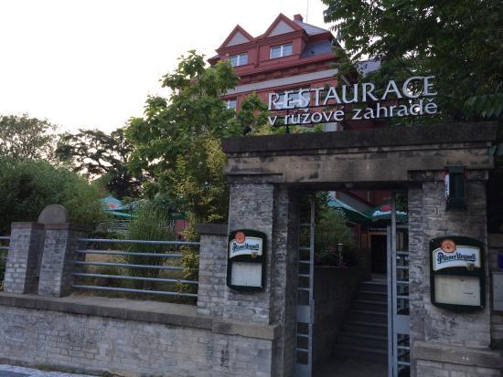 V Ruzove Zahrade