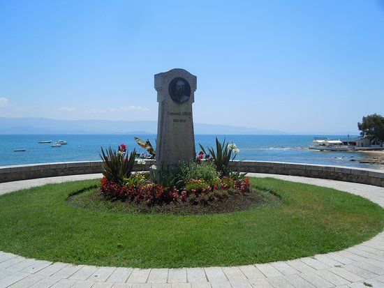 Monument Emmanuel Arene