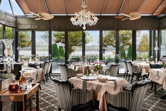Windows Restaurant at Hotel d'Angleterre