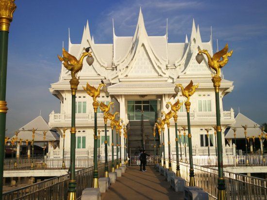 Phra Nang Ruea Lom Shrine