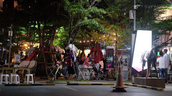 W District Market